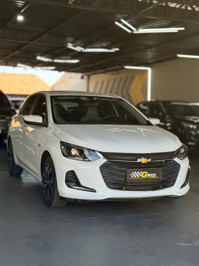 CHEVROLET Onix Hatch - Foto