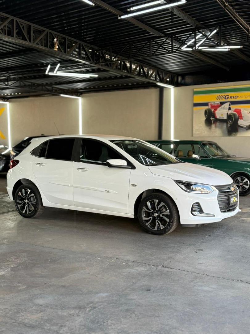 CHEVROLET Onix Hatch - Foto
