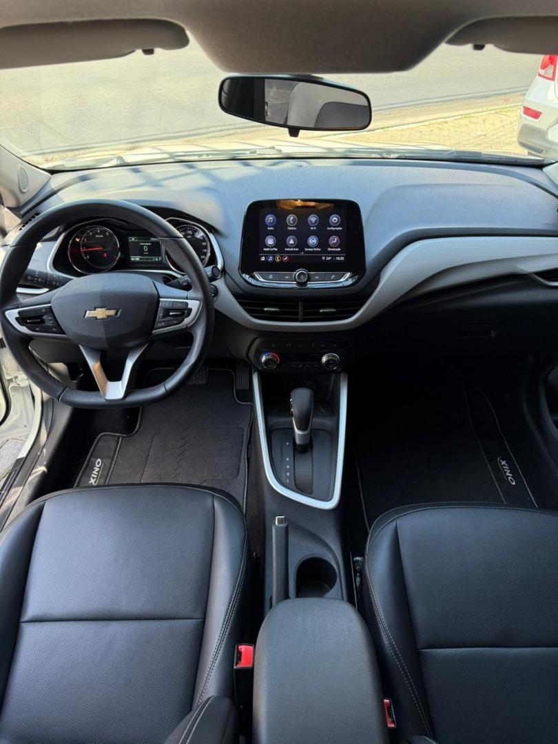 CHEVROLET Onix Hatch - Foto