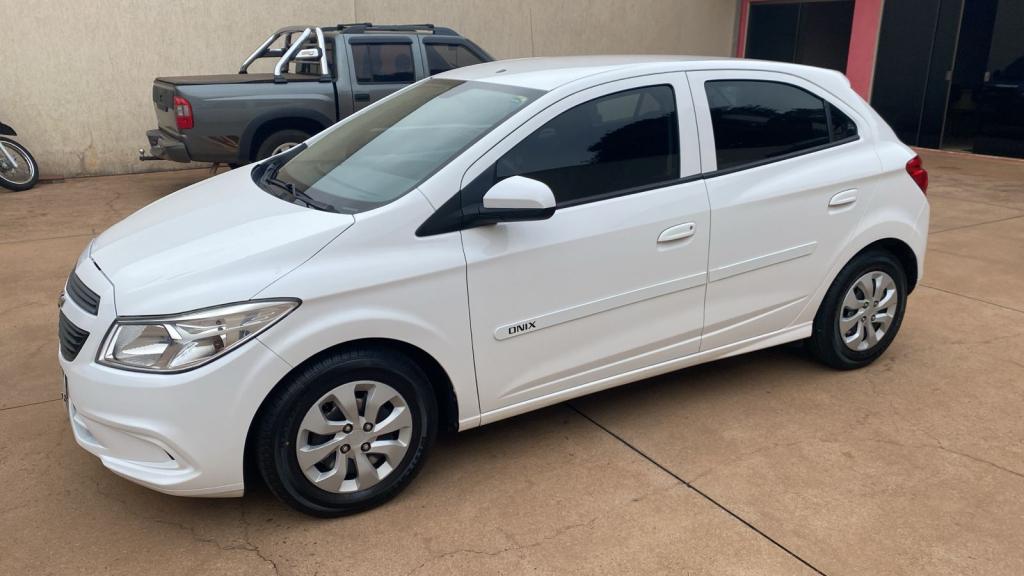 CHEVROLET Onix Hatch