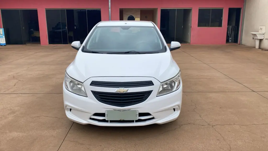 CHEVROLET Onix Hatch - Foto