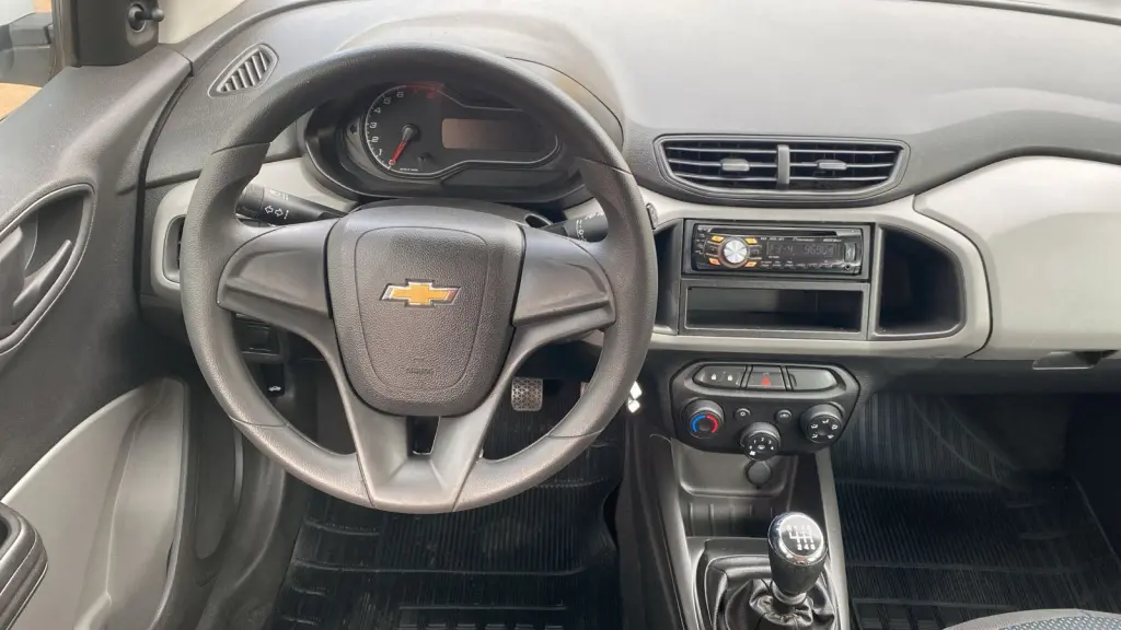 CHEVROLET Onix Hatch - Foto