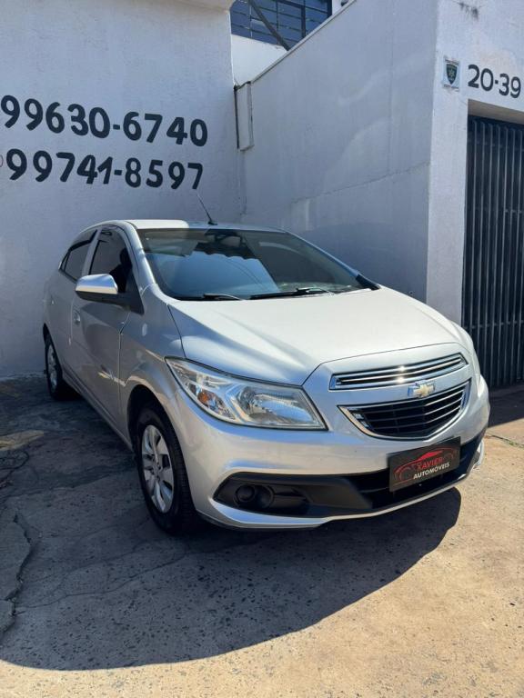 CHEVROLET Onix Hatch - Foto