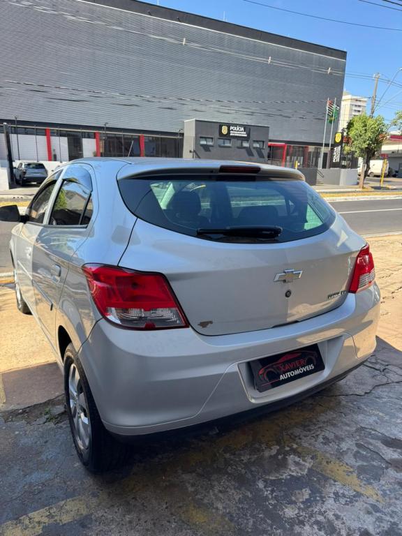 CHEVROLET Onix Hatch - Foto