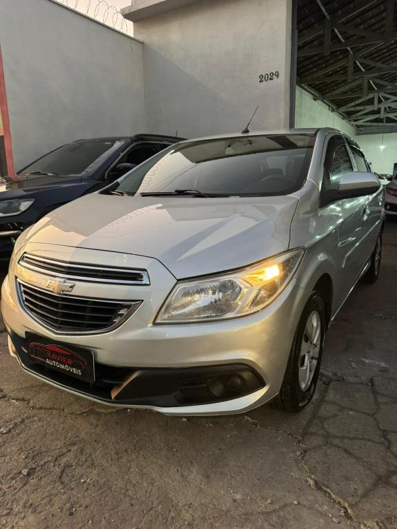 CHEVROLET Onix Hatch - Foto