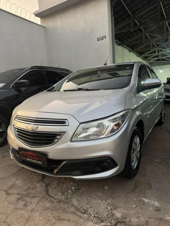 CHEVROLET Onix Hatch - Foto