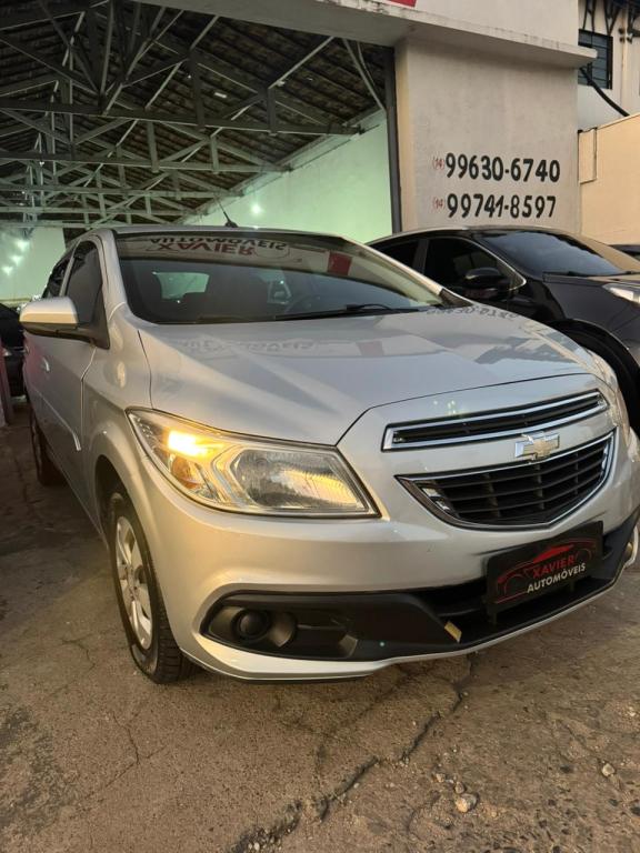 CHEVROLET Onix Hatch - Foto