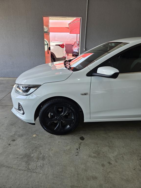 CHEVROLET Onix Hatch - Foto