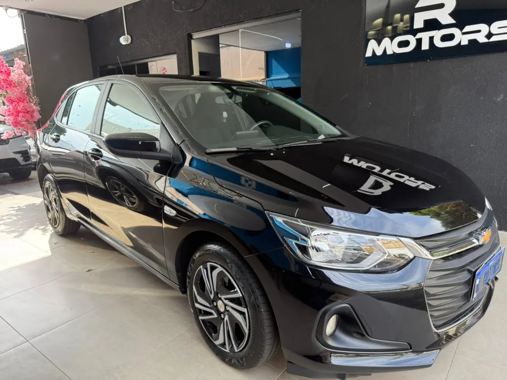 CHEVROLET Onix Hatch - Foto