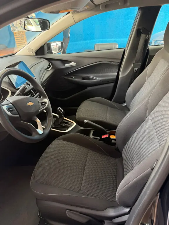 CHEVROLET Onix Hatch - Foto