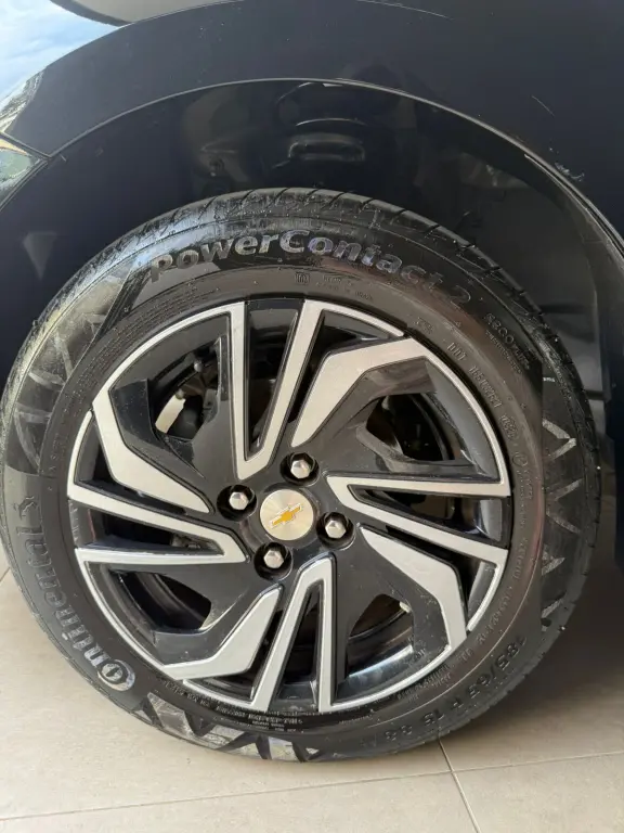 CHEVROLET Onix Hatch - Foto