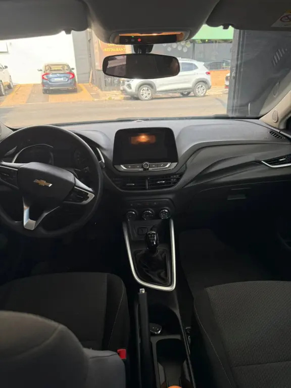 CHEVROLET Onix Hatch - Foto