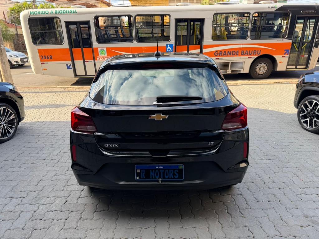 CHEVROLET Onix Hatch - Foto