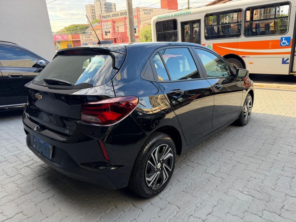 CHEVROLET Onix Hatch - Foto