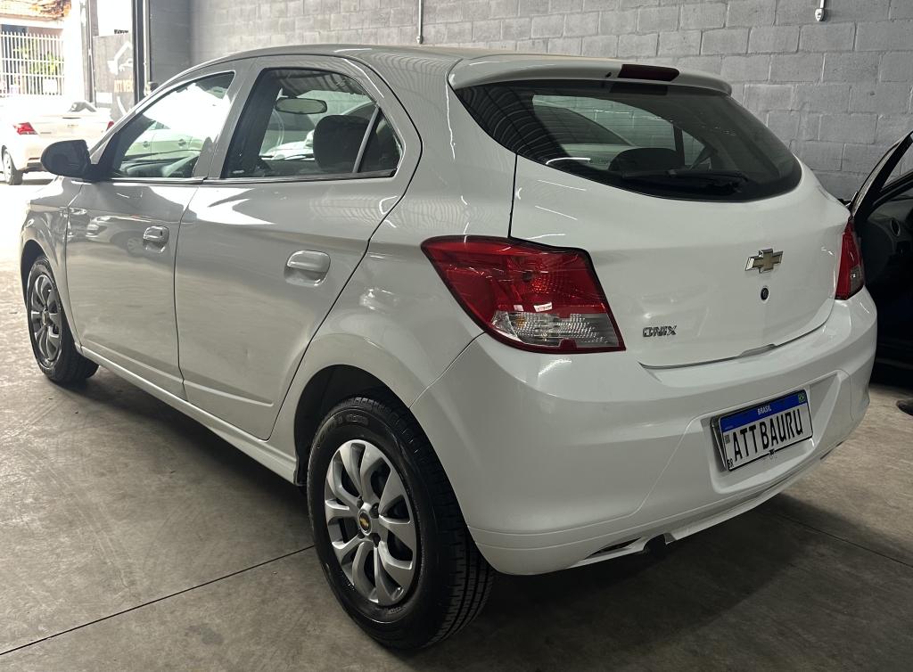 CHEVROLET Onix Hatch - Foto