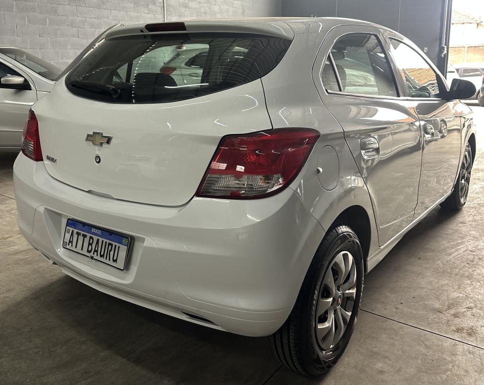 CHEVROLET Onix Hatch - Foto