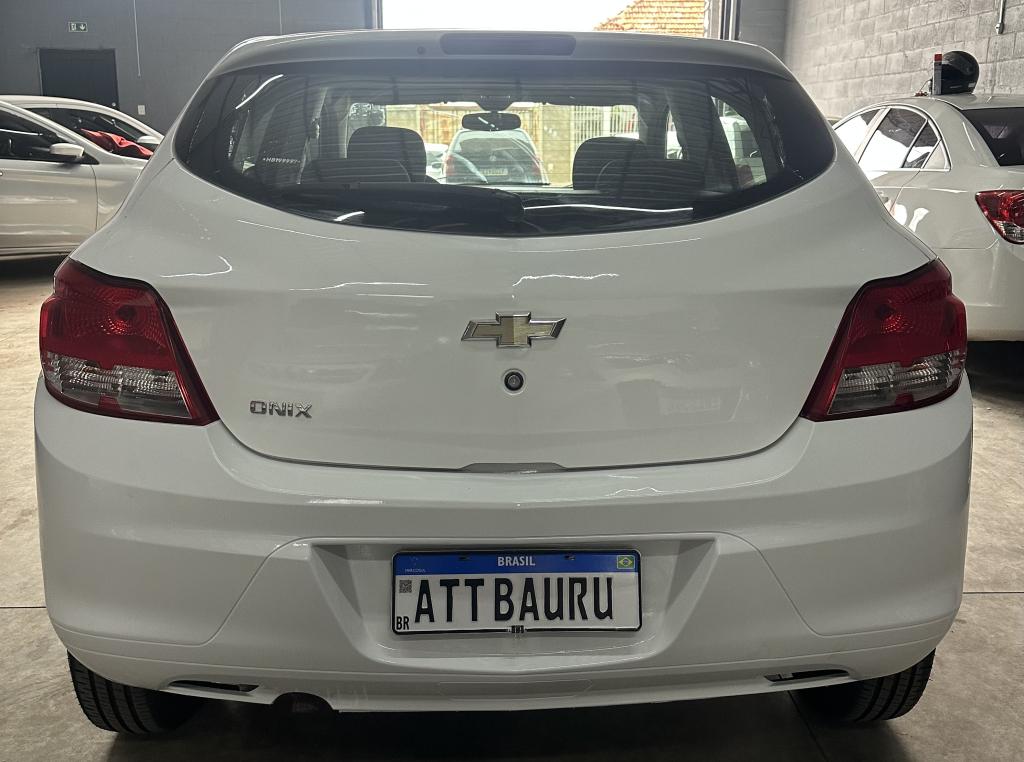 CHEVROLET Onix Hatch - Foto