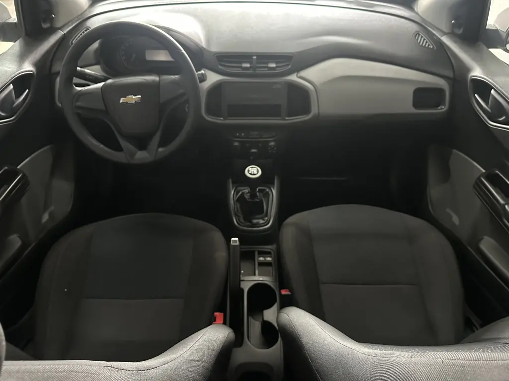 CHEVROLET Onix Hatch - Foto