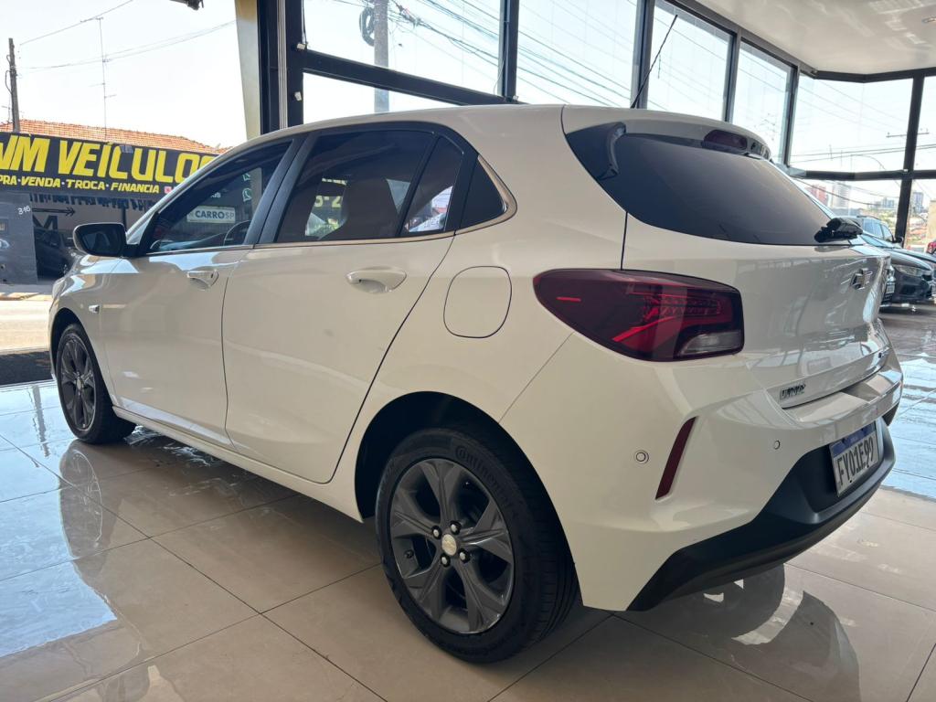 CHEVROLET Onix Hatch - Foto