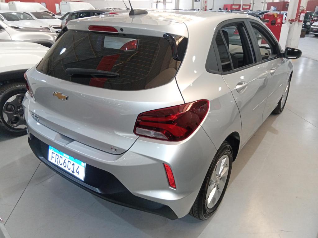 CHEVROLET Onix Hatch - Foto