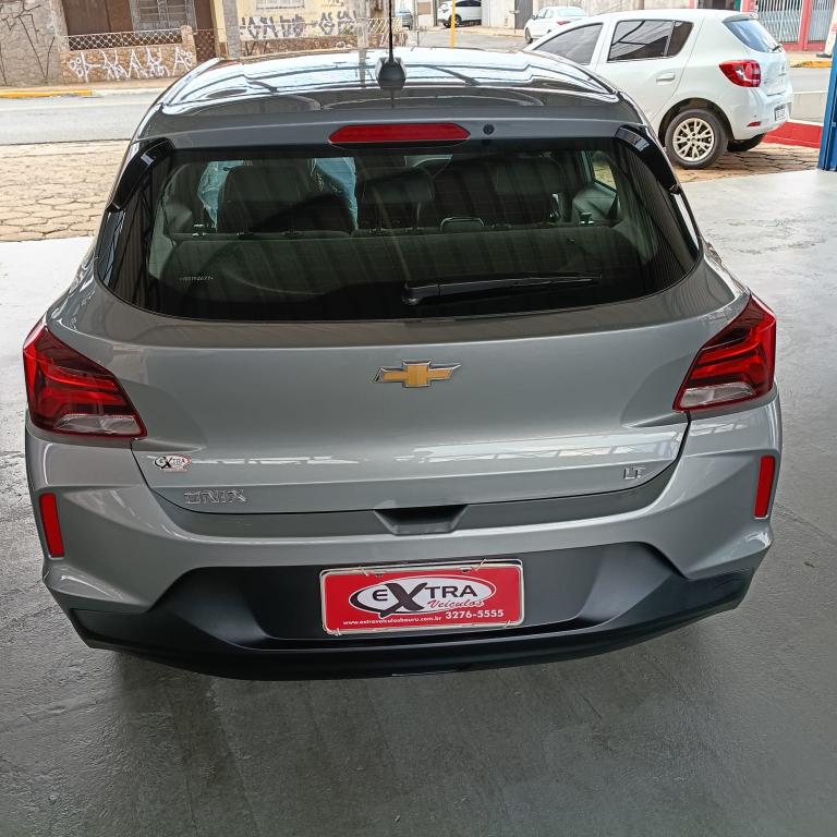 CHEVROLET Onix Hatch - Foto