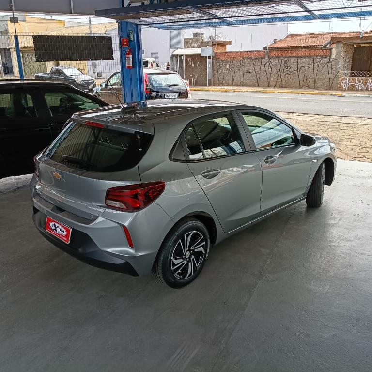 CHEVROLET Onix Hatch - Foto