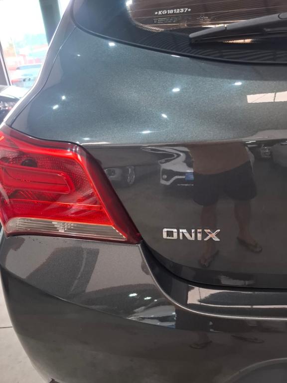 CHEVROLET Onix Hatch - Miniatura