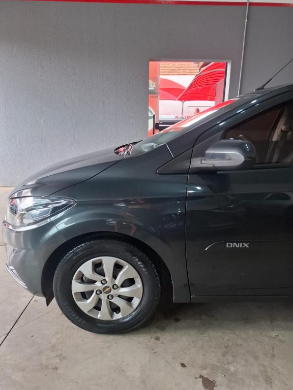 CHEVROLET Onix Hatch - Miniatura