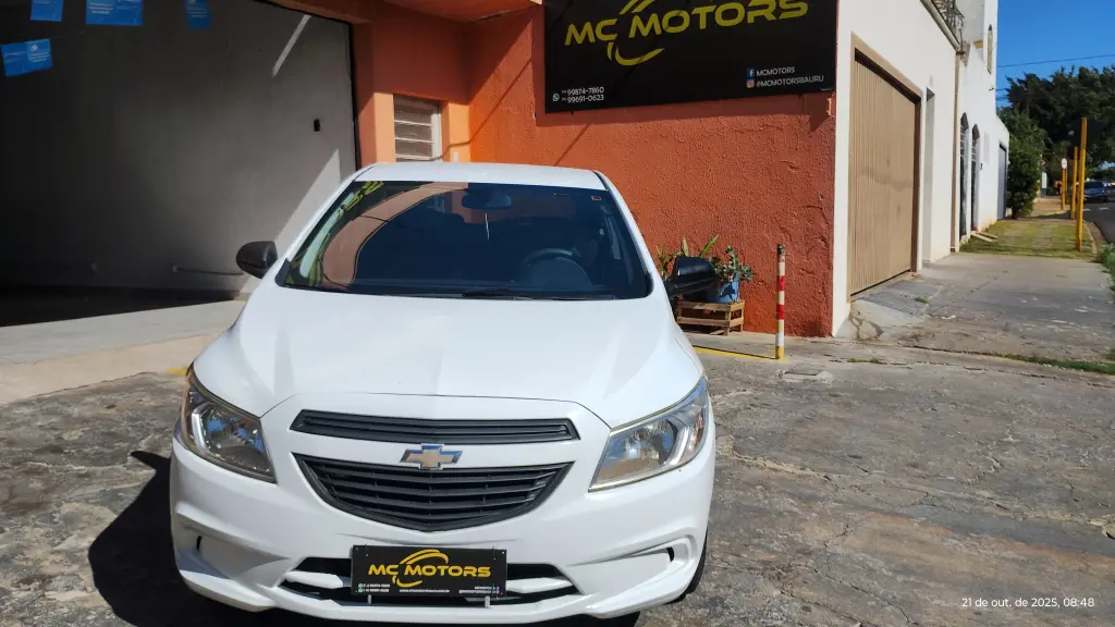 CHEVROLET Onix Hatch - Foto