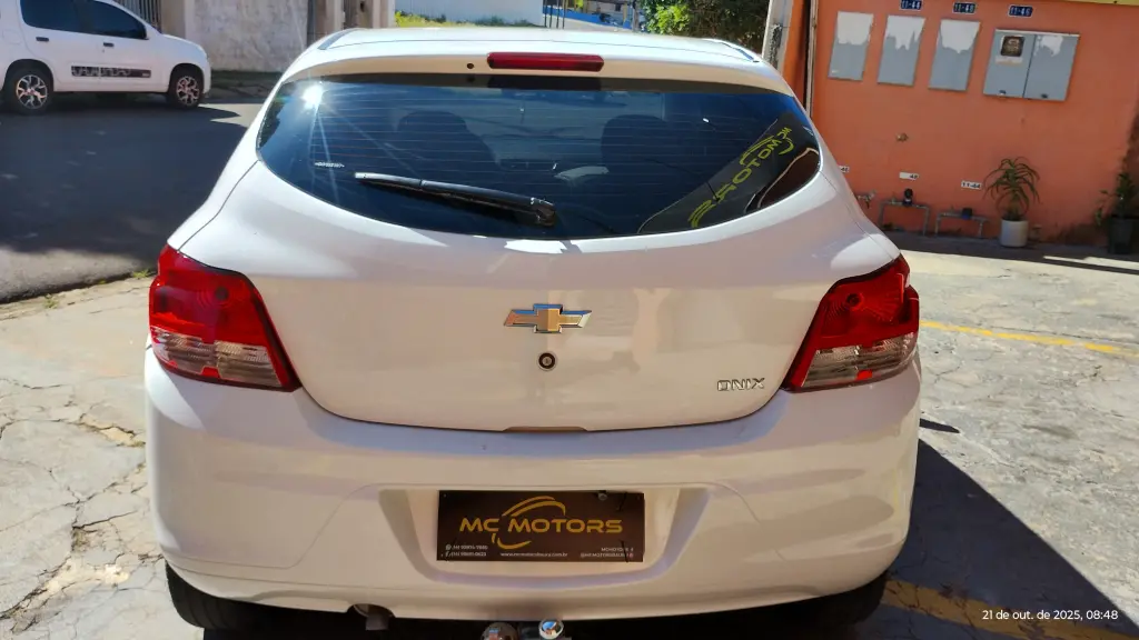 CHEVROLET Onix Hatch - Foto