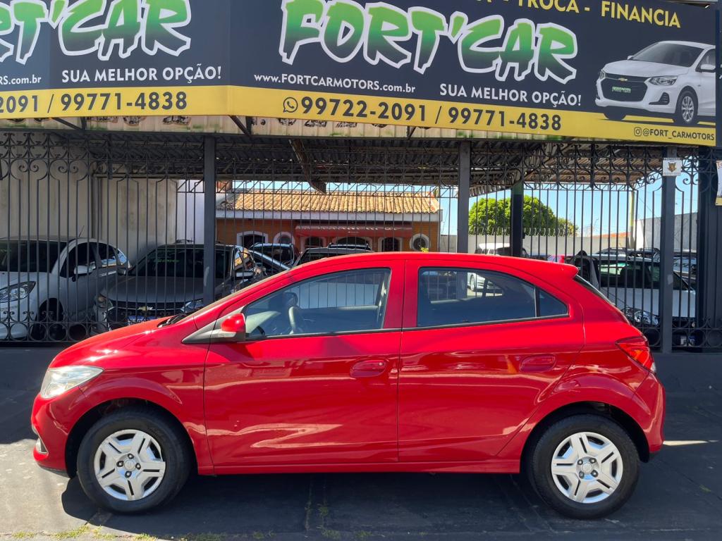 CHEVROLET Onix Hatch - Foto