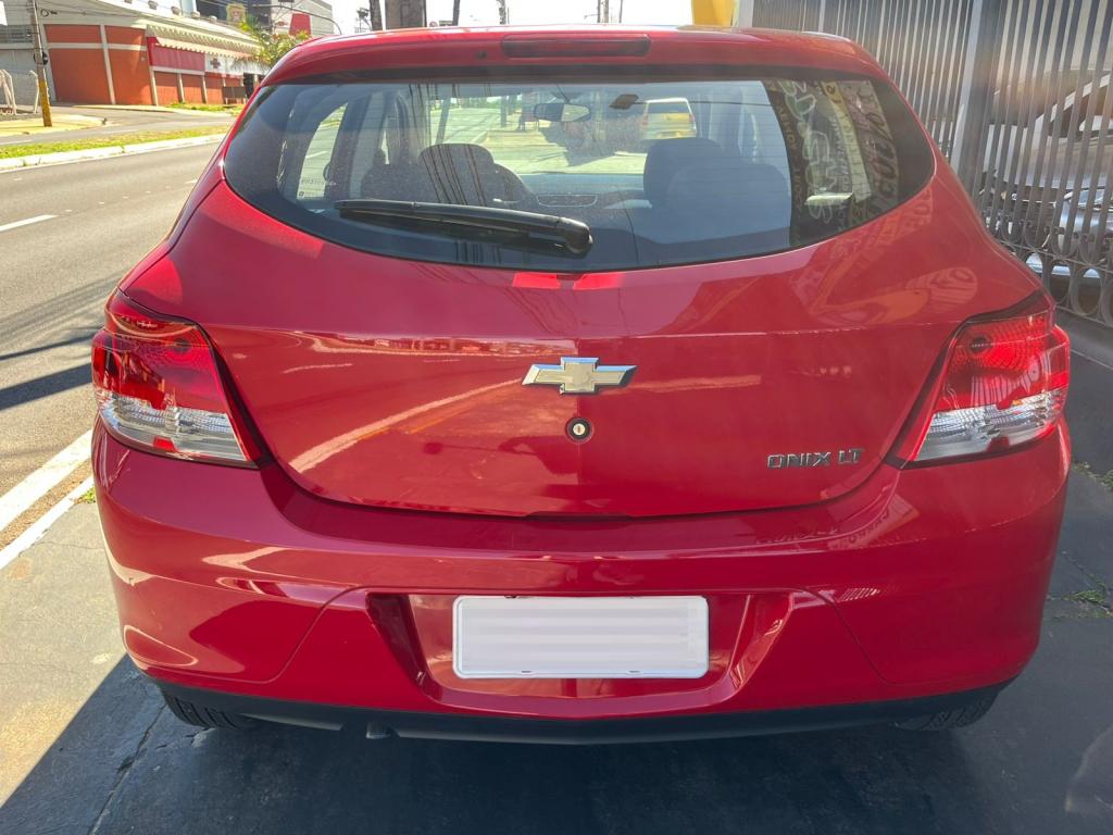 CHEVROLET Onix Hatch - Foto