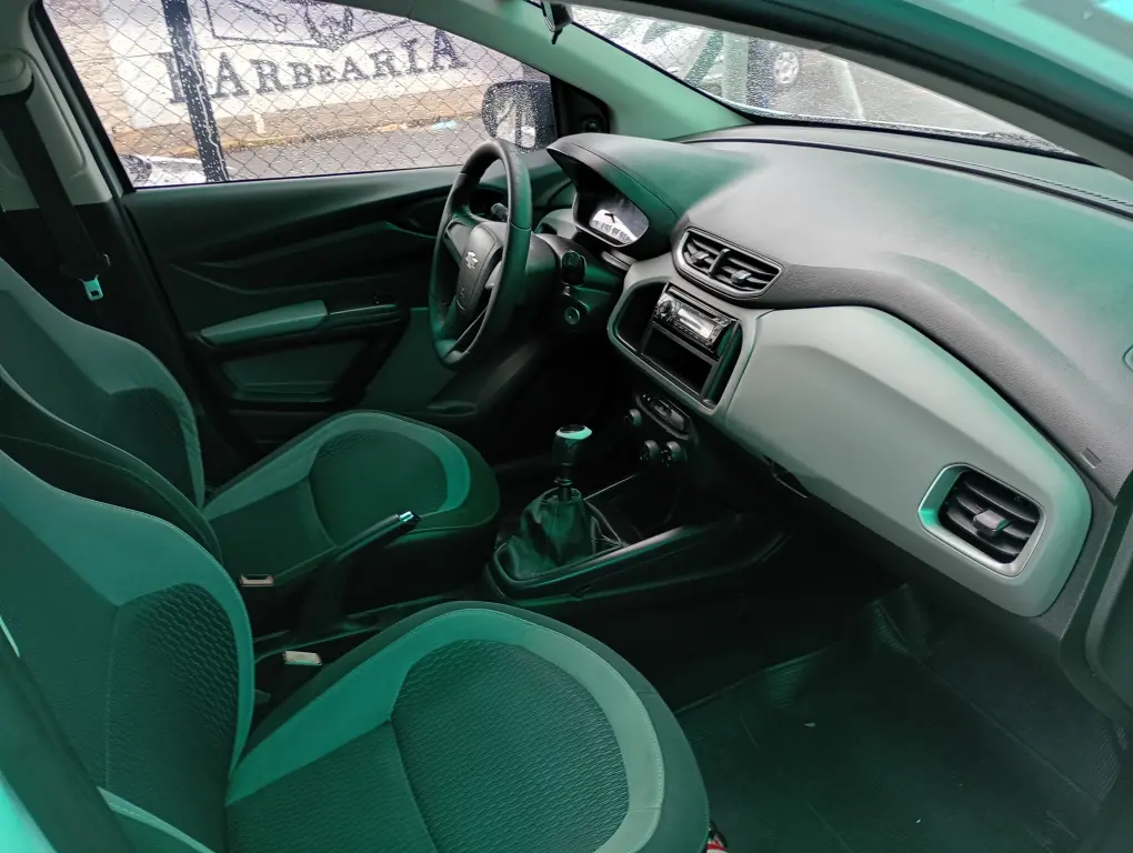 CHEVROLET Onix Hatch - Foto