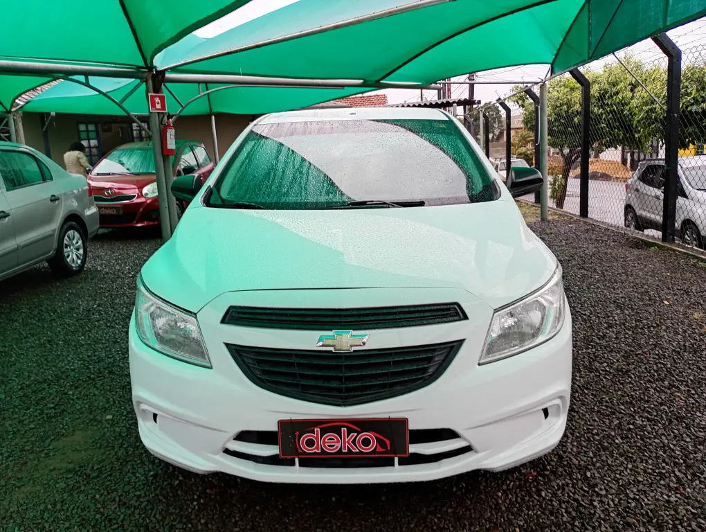 CHEVROLET Onix Hatch - Foto