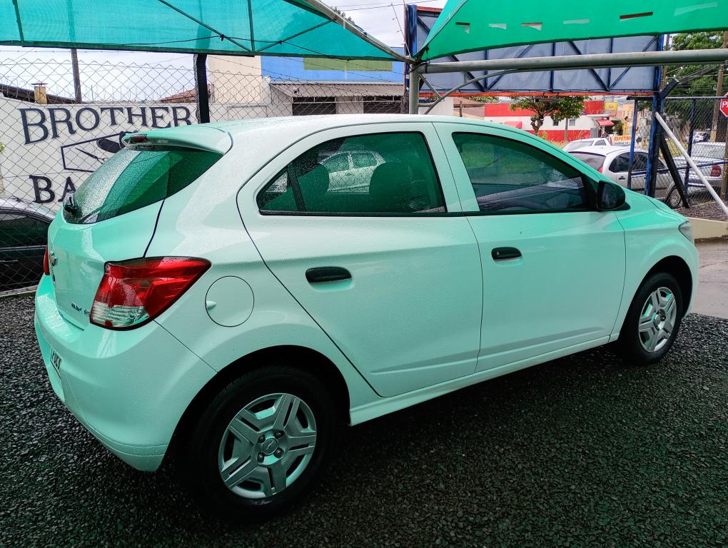 CHEVROLET Onix Hatch - Foto