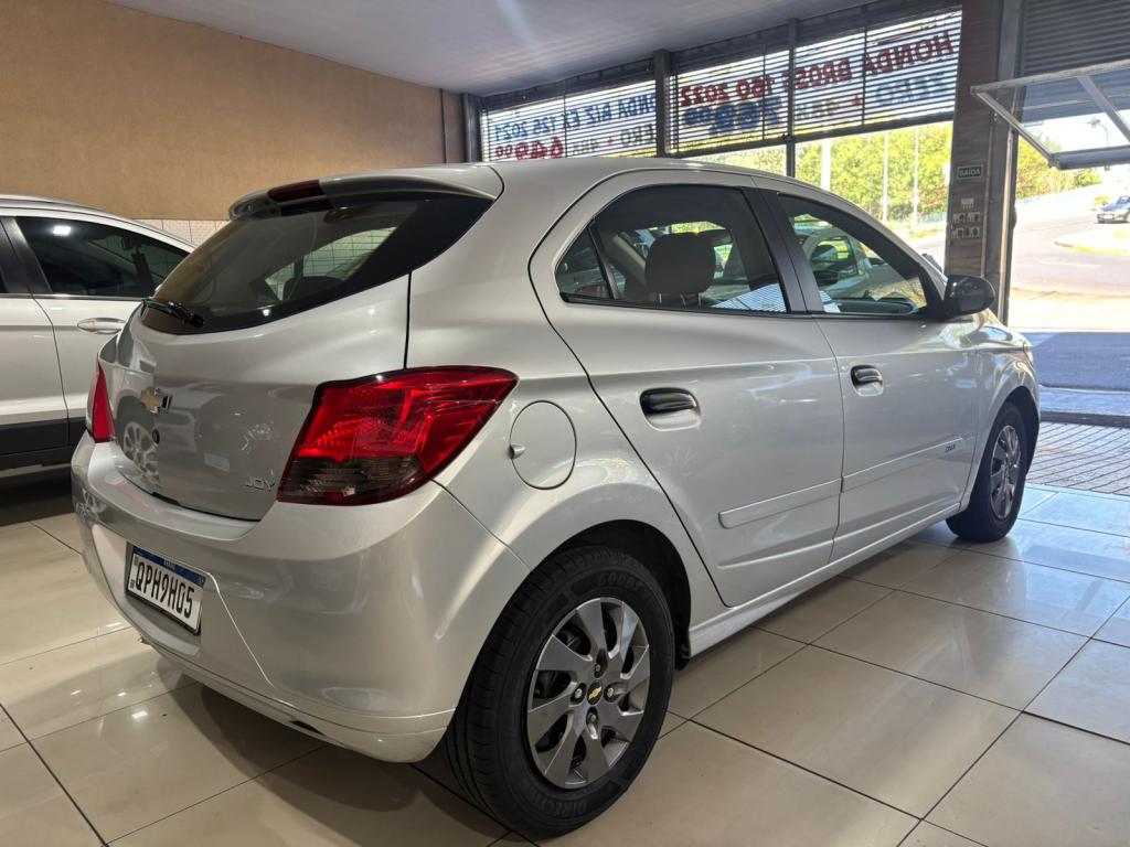 CHEVROLET Onix Hatch - Foto