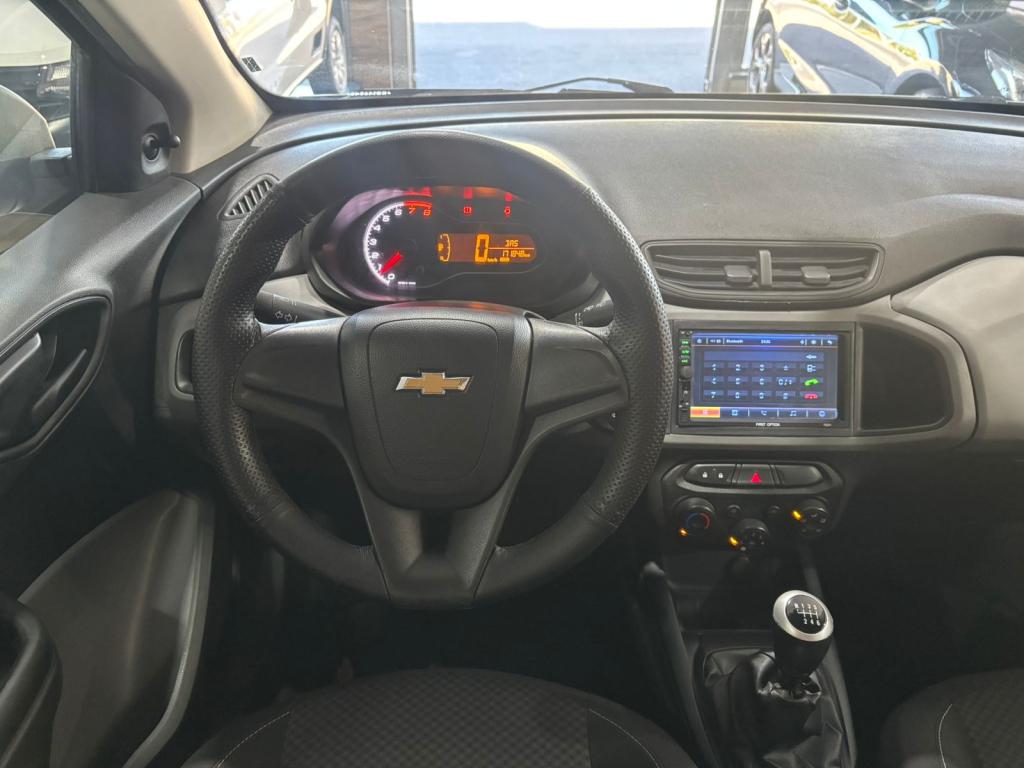 CHEVROLET Onix Hatch - Foto