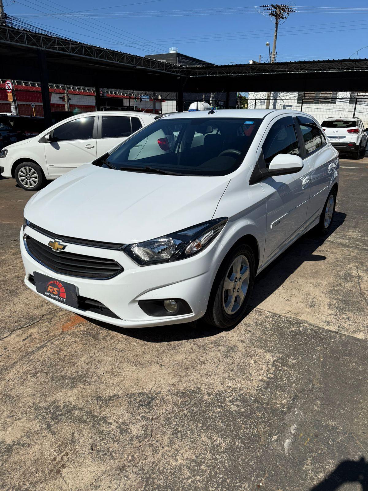 CHEVROLET Onix Hatch - Foto