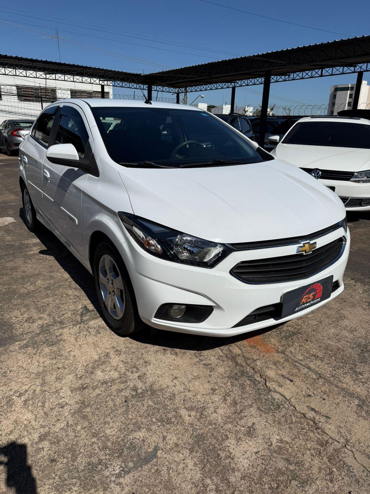 CHEVROLET Onix Hatch - Foto