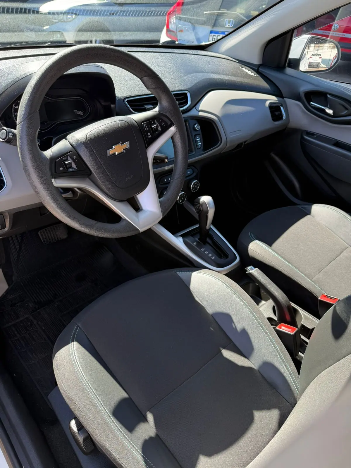 CHEVROLET Onix Hatch - Foto