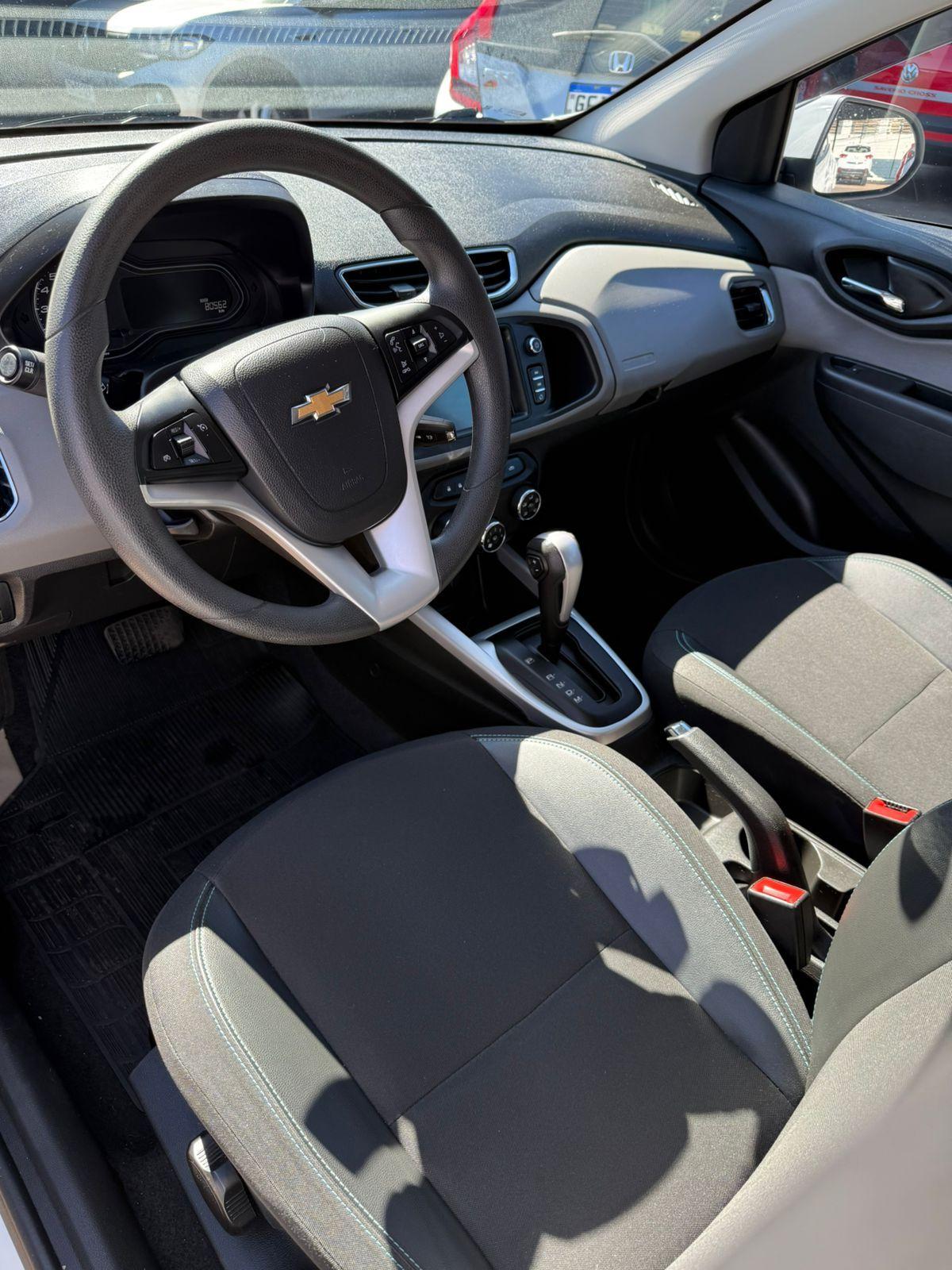 CHEVROLET Onix Hatch - Foto