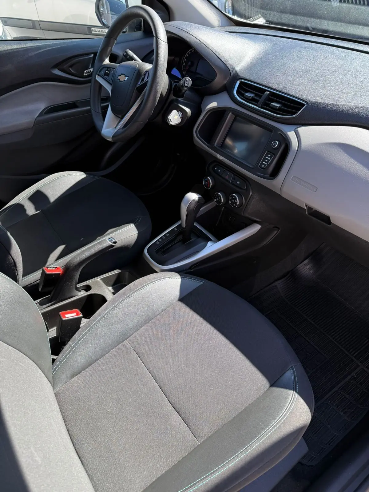 CHEVROLET Onix Hatch - Foto