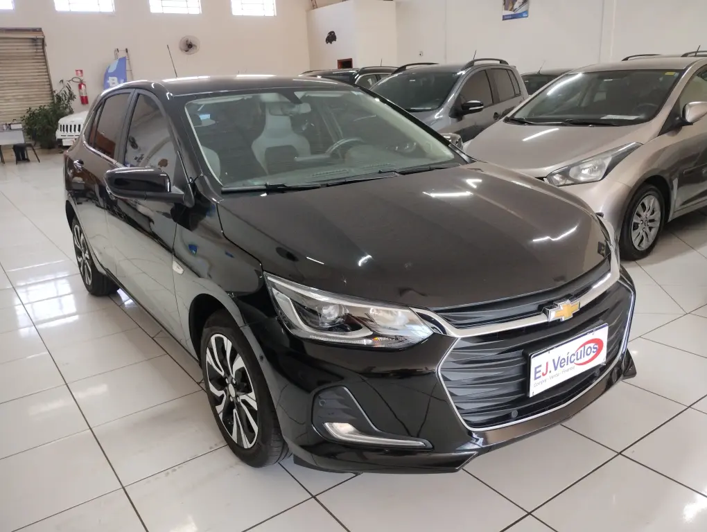 CHEVROLET Onix Hatch - Foto