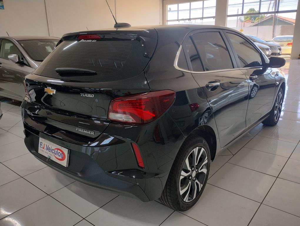 CHEVROLET Onix Hatch - Foto