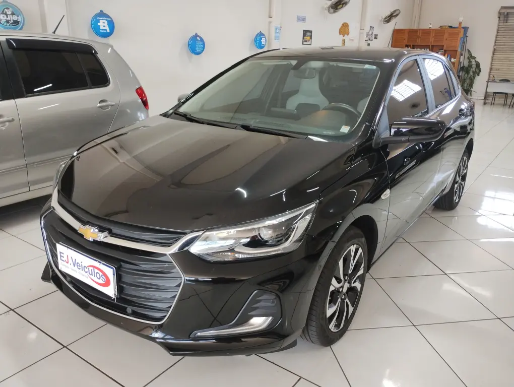 CHEVROLET Onix Hatch - Foto