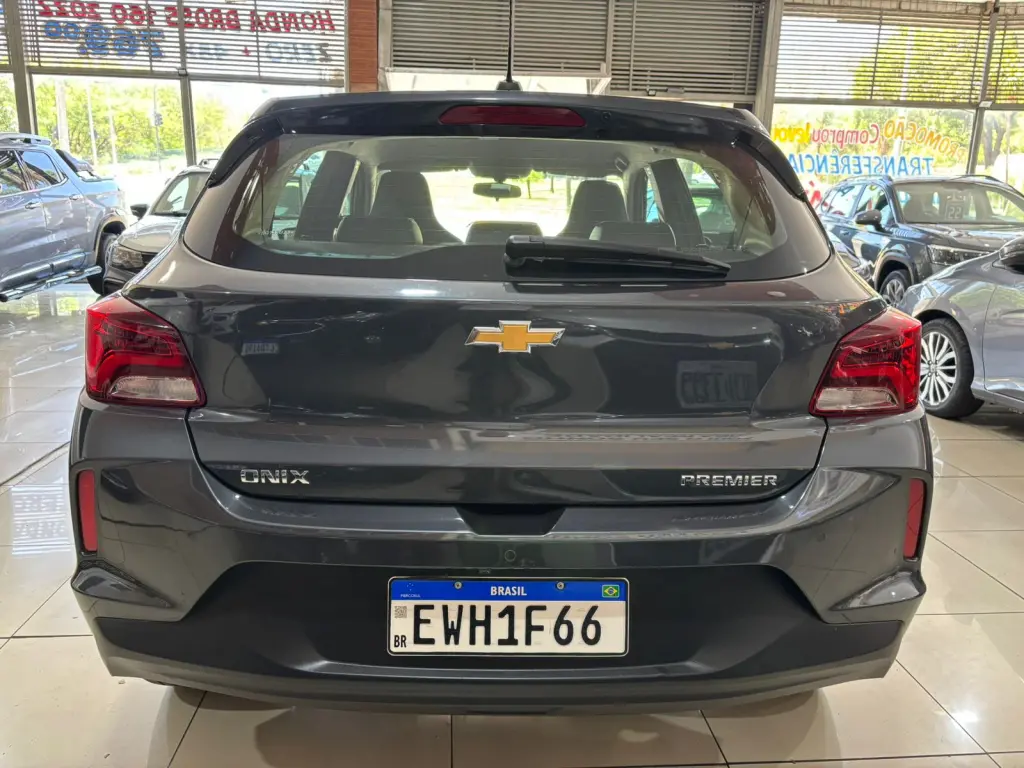 CHEVROLET Onix Hatch - Foto