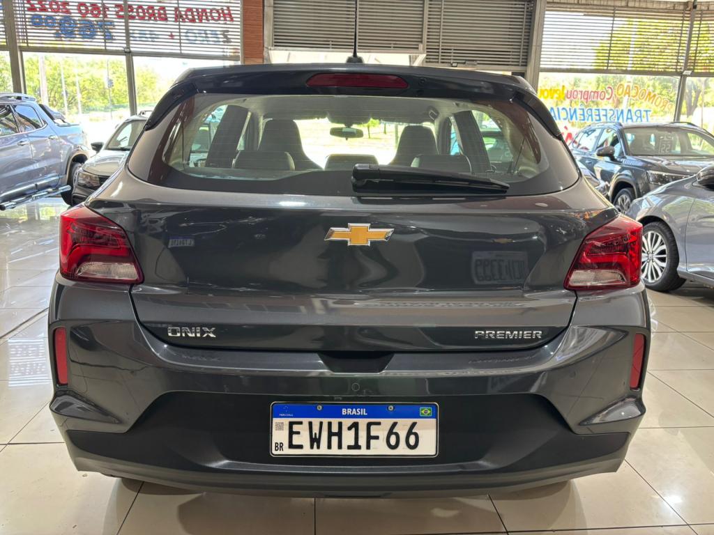 CHEVROLET Onix Hatch - Foto