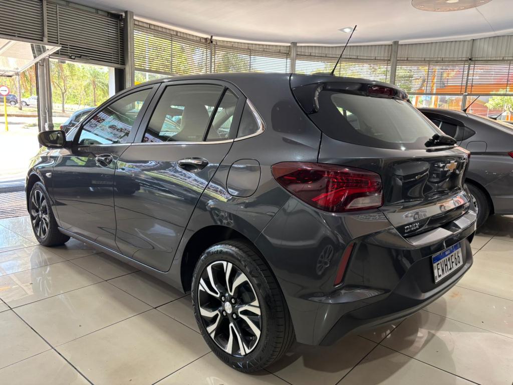 CHEVROLET Onix Hatch - Foto
