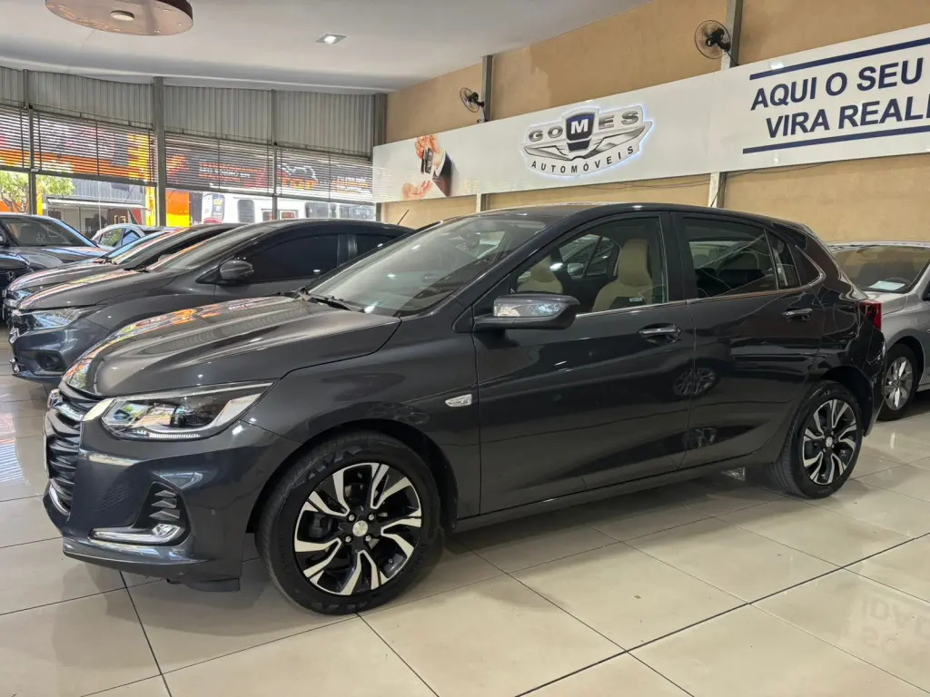 CHEVROLET Onix Hatch - Foto