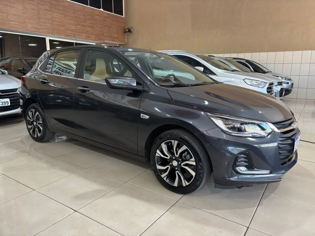 CHEVROLET Onix Hatch - Foto